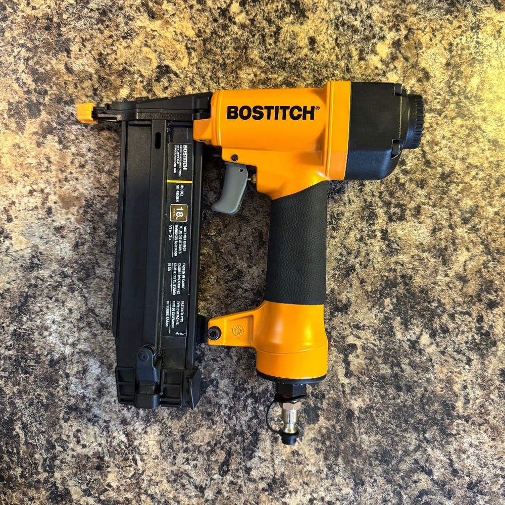 Bostitch 18g pneumatic Brad Nail Gun (NWOT)